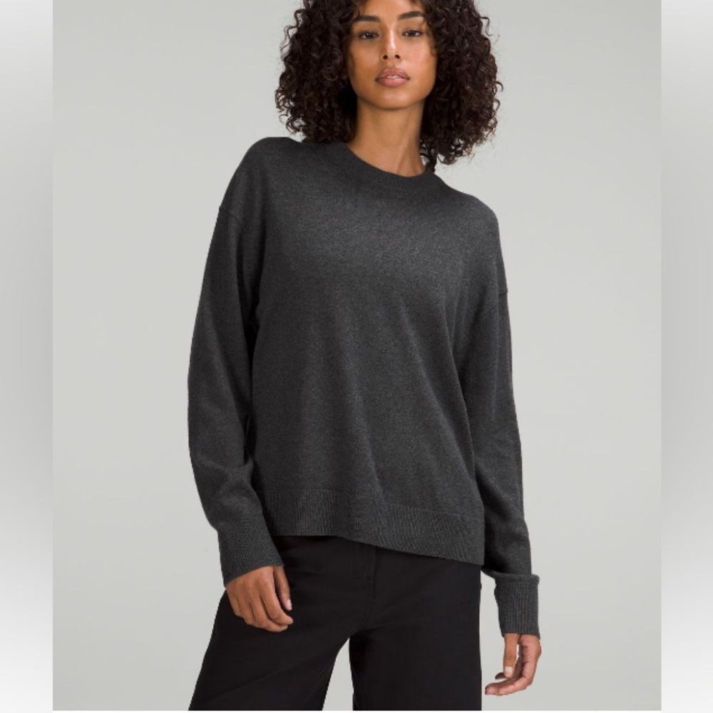 Lululemon Cashmere blend Sz 4 Grey Sweater Excellent Condition